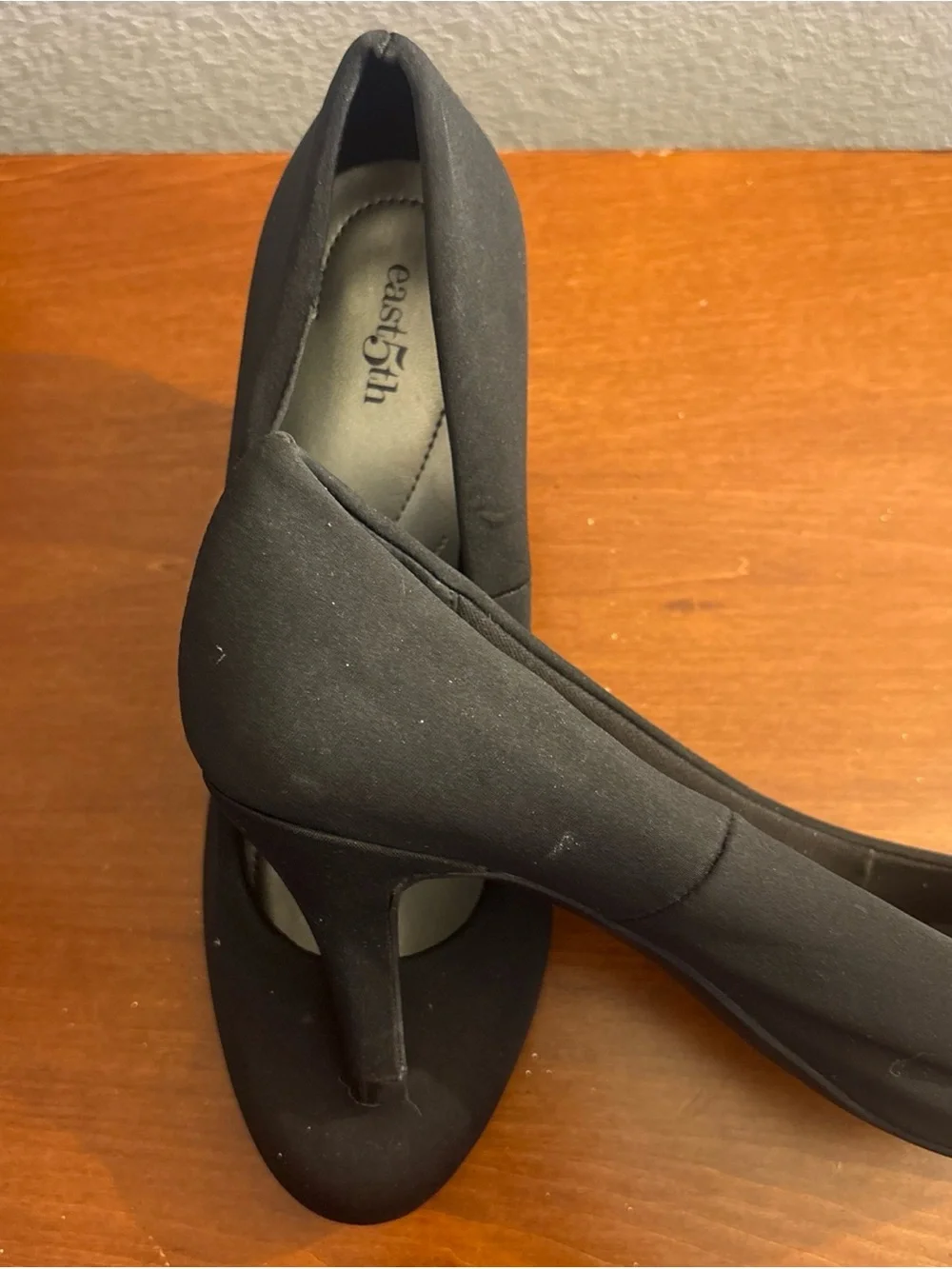 East 5th Black Women's Classic Pumps closed toe 8.5 low heel